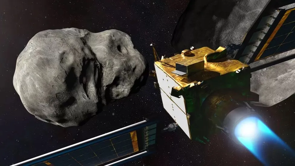 La nve de la misión DART (Double Asteroid Redirection Test) de la NASA se acerca a un asteroide