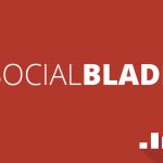Logo de Social Blade en letras blancas sobre fondo rojo