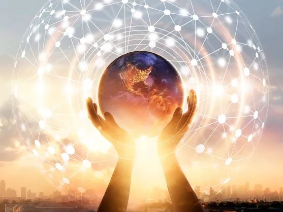 Una persona carga el mundo frente a cielo estrellado