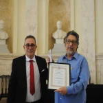 El Dr. C. Francisco Javier Ballesteros Rodríguez recibió la medalla conmemorativa por el 150 aniversario y el Sello de la ACC de manos del presidente de la Academia de Ciencias de Cuba, Dr. Cs. Luis Velázquez Pérez.