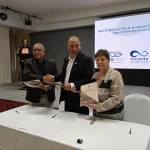 En la imagen de izquierda a derecha: Idalexis Rodríguez, director general de la mipyme Mi Fortuna, Alfredo Martínez, director de OP15 y la Dra. Maritza García, directora de la Agencia de Medio Ambiente.
