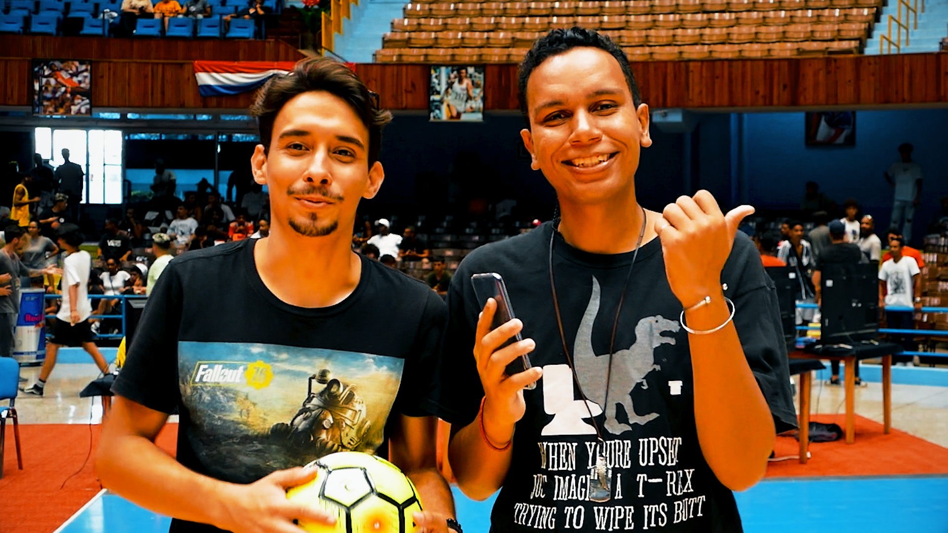 Noa (izquierda) y Carlos (derecha) en el torneo Coliseo FIFA (abril de 2023).