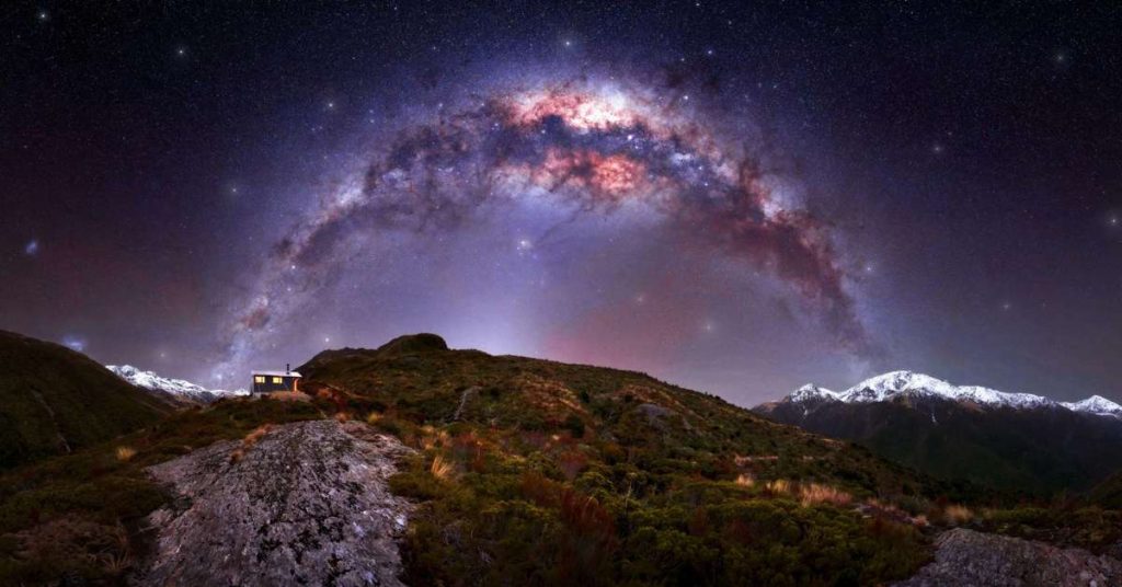 "Bluff hut" por RACHEL ROBERT. Valle del Río Mungo, Nueva Zelanda "A veces, las mejores imágenes surgen completamente sin planearlo, y eso es exactamente lo que ocurrió en este viaje a Bluff Hut, ubicada en los Alpes del Sur de la Isla Sur de Nueva Zelanda"