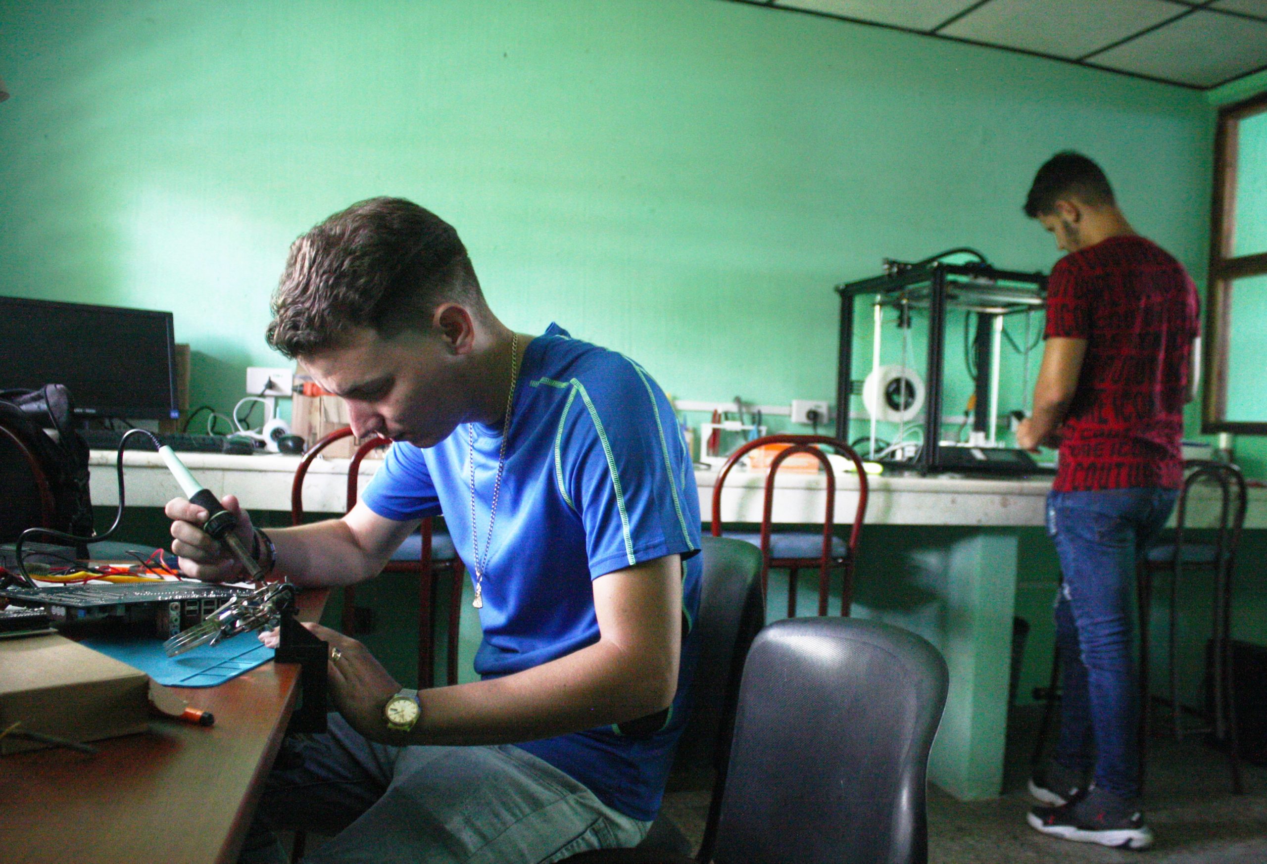 El FabLab de la universidad espirituana potencia el desarrollo científico de los jóvenes.