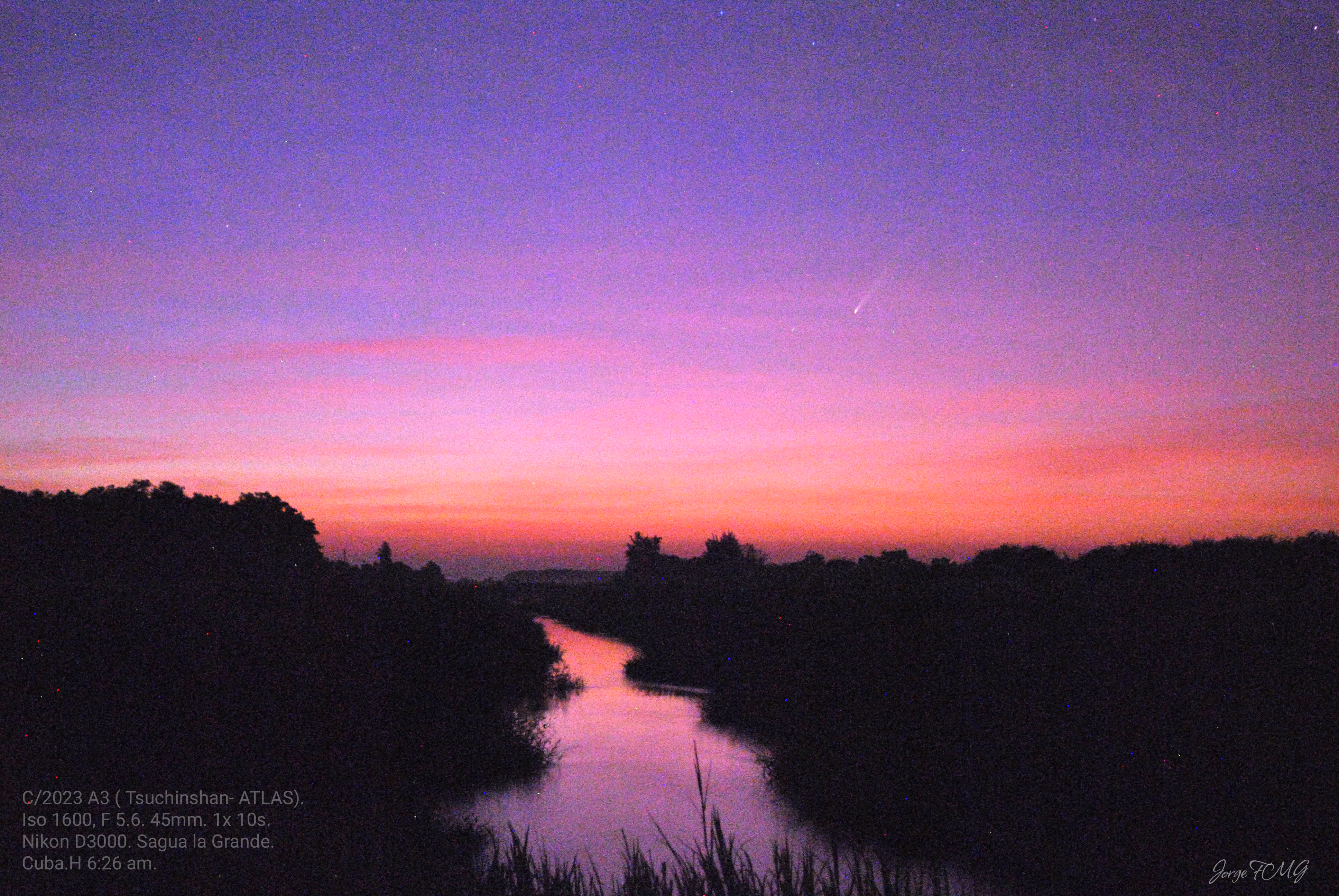 Imagen del cometa Tsuchinshan-ATLAS desde Sagua La Grande