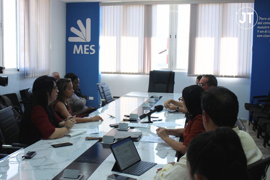 Conferencia de Prensa en el Ministerio de Educación Superior de Cuba