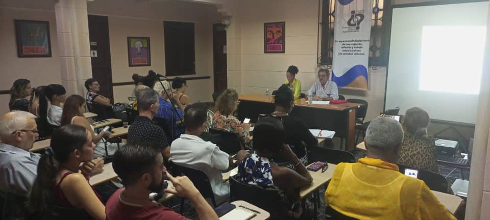 Presentación de la revista Perfiles. (Foto: cortesía del Instituto Cubano de Investigaciones Culturales "Juan Marinello)