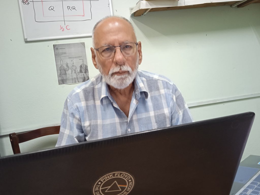 El Dr. Alfo Batista asegura que a la red neuronal hay que entrenarla con datos fiables para que después no tenga sesgos. (Foto: Yanel Blanco Miranda)