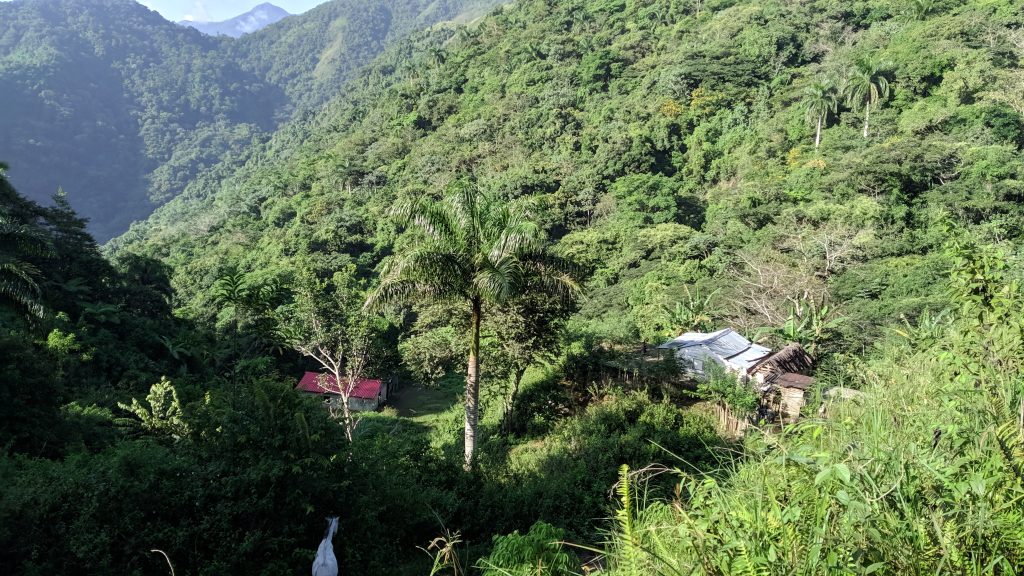 El caserío de Santa Ana, rumbo al Pico Turquino