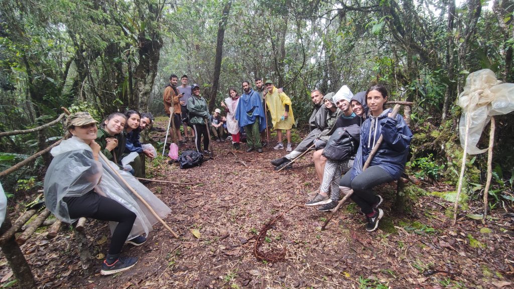 Un descanso en la cima del Joaquín antes de llegar al Turquino
