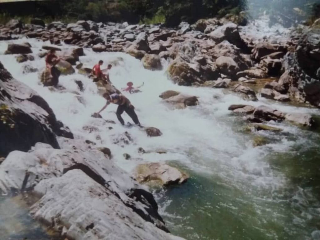 En el Salto del Jíbaro en el Toa